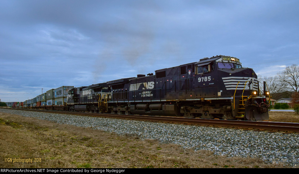 NS 9785 & 9797 shunting cars @ the SC Inland port